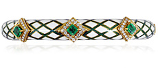 Smaragd Diamant Goldarmreif mit weissem opak Email Smaragden und 0,44ct Diamanten, Handarbeit, für Vergrösserung bitte hier klicken!