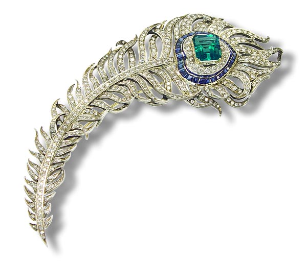 Brosche - naturalistische Pfauenfeder mit  grossem herrlichen Muzo - Smaragd und  8,90 ct Diamanten und Saphiren