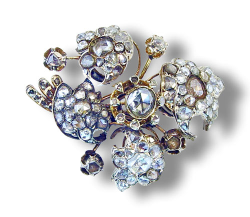 antike  Brosche -  Blütenbouquet mit grossen  Diamantrosen
