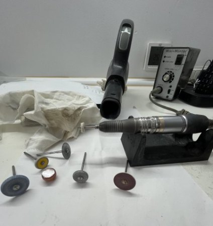 Unterseite fertig und Mini-motor bzw. Rädchen die ich benutzte