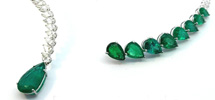 Herrlicher Muzo-Smaragd von 8,39 ct als Goldanhänger - Gleiter in 750 Gold, für Vergrösserung bitte hier klicken!
