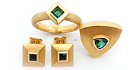 Rubin-Smaragd-Saphir-Diamant Set aus Ring, Kollier und Armband in Gelbgold mit 0,15ct  Diamanten, 0,42ct Smaragde,  0,57ct Sap, für Vergrösserung bitte hier klicken!